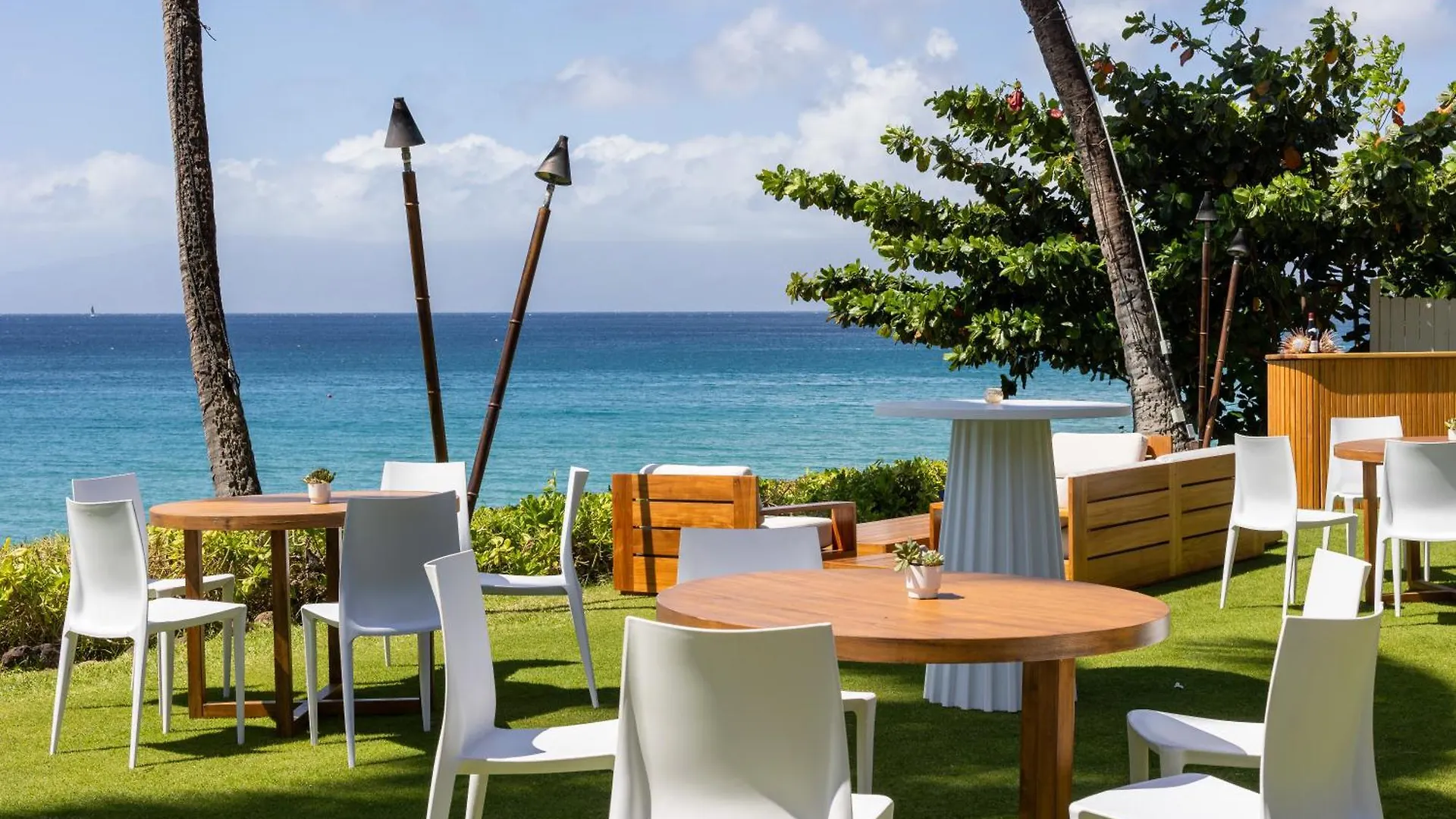 Royal Lahaina Resort & Bungalows