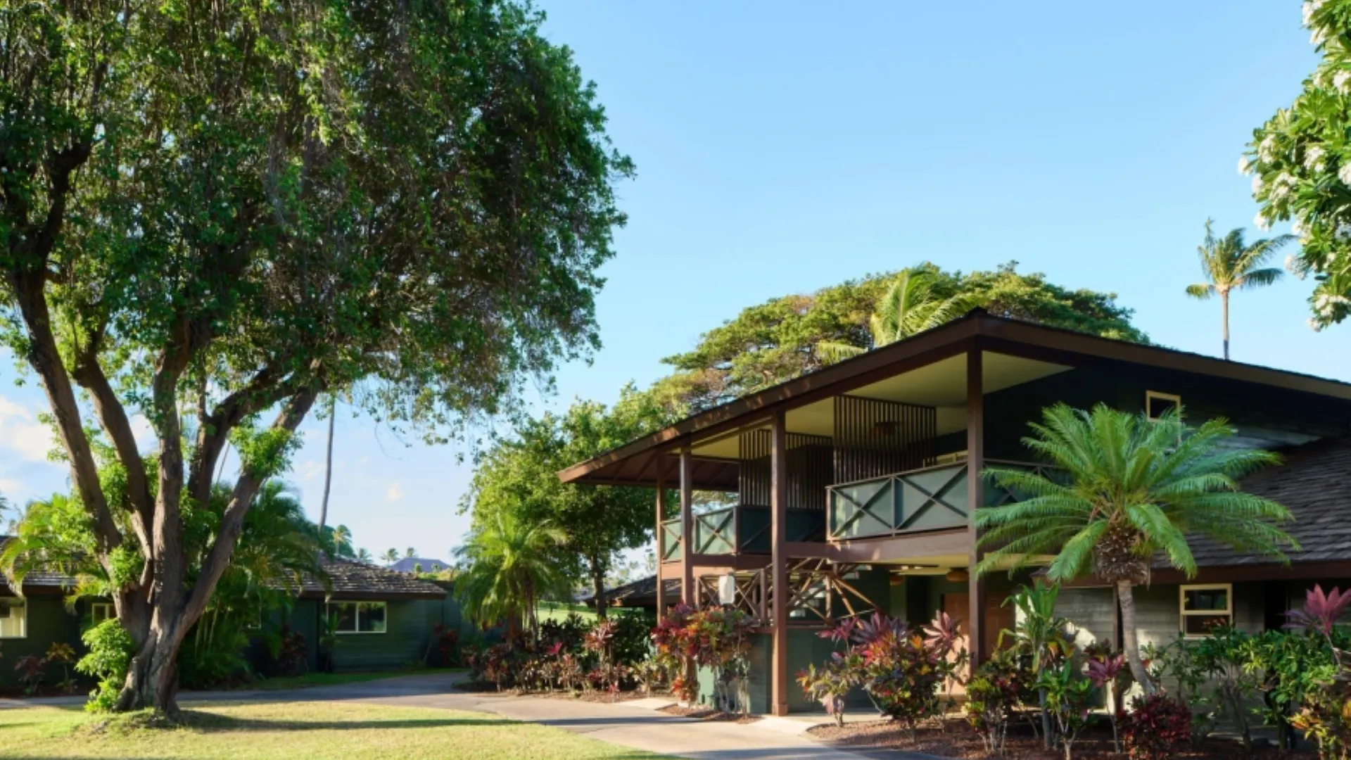 Royal Lahaina Resort & Bungalows